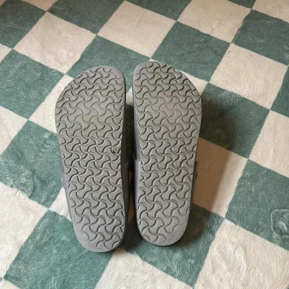 Silver Birkenstocks, youth size 34. - Picture 4 of 4